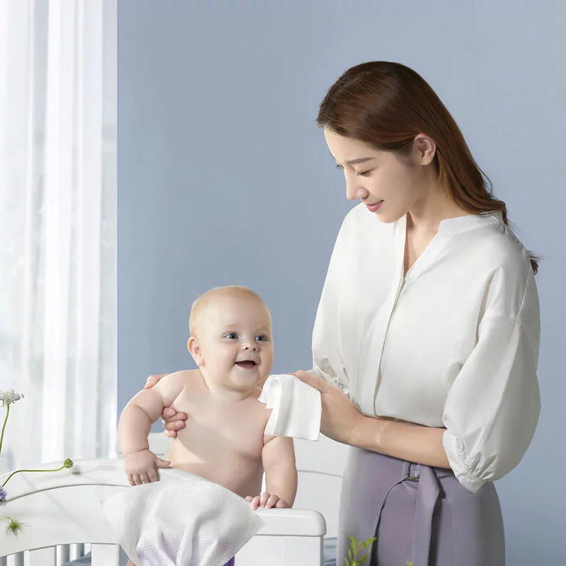 Khăn lau ướt nước cho trẻ sơ sinh